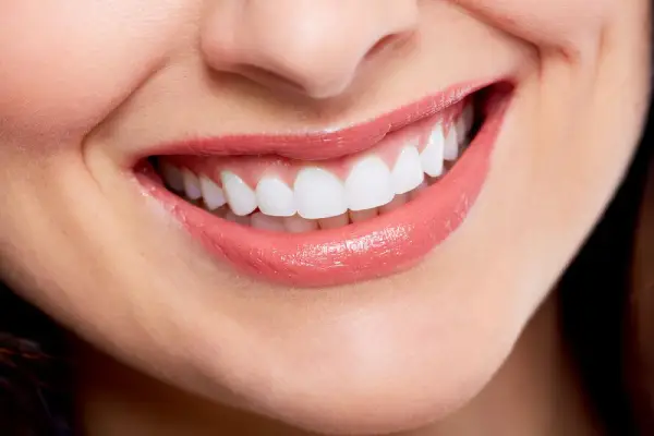 smiling woman with beautiful teeth